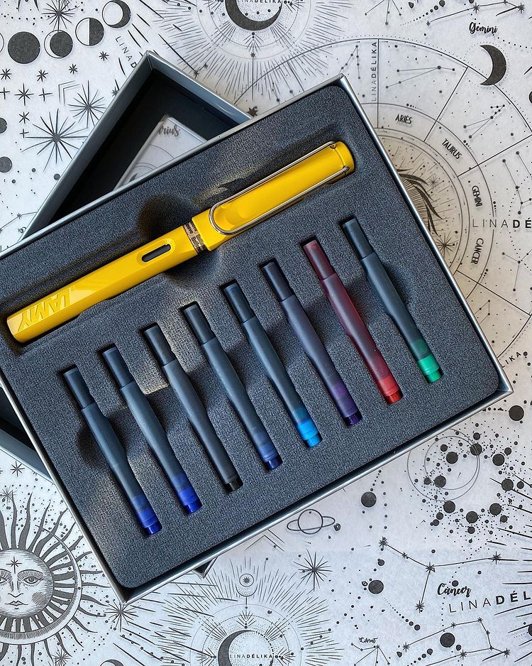 LAMY Safari fountain pen + T10 set - with 8 colors of cartridges
